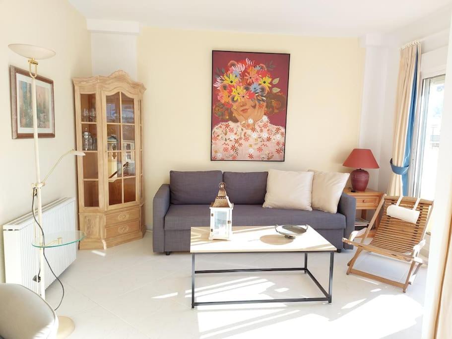 Estupendo Apartamento En Primera Linea De Playa Y Con Vistas Al Mar Denia Exterior photo