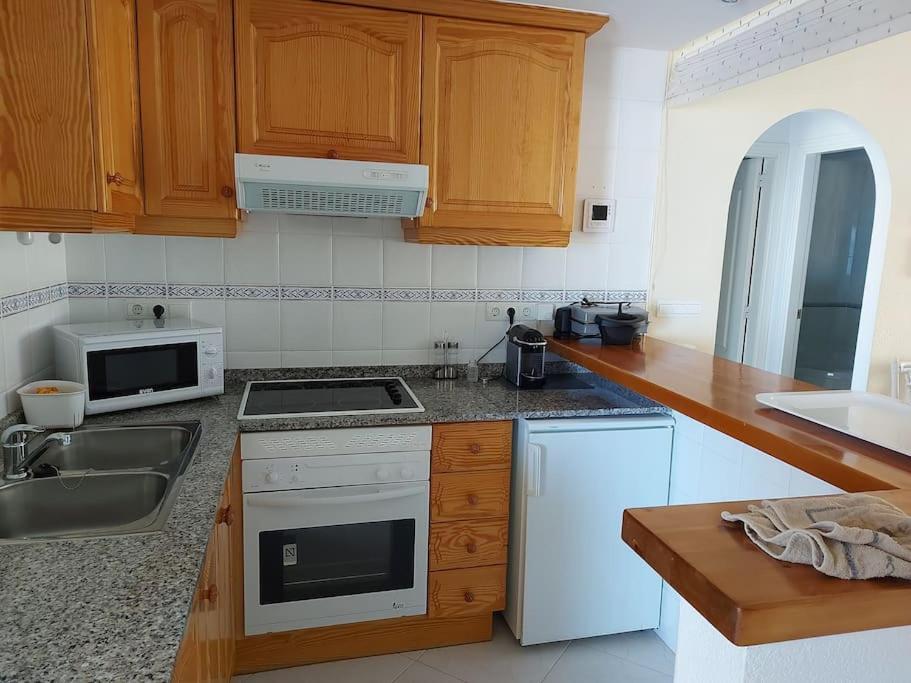 Estupendo Apartamento En Primera Linea De Playa Y Con Vistas Al Mar Denia Exterior photo